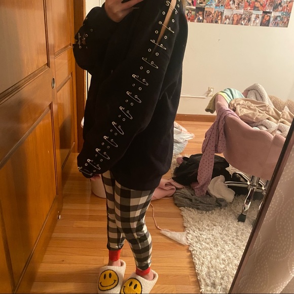 LF safety pin sweatshirt - Picture 6 of 8